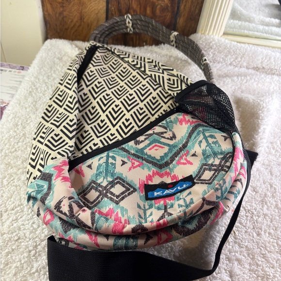 KAVU Rope Sling Bag Aztec Geometric Print Black and Pink Backpack NWOT - Picture 5 of 8